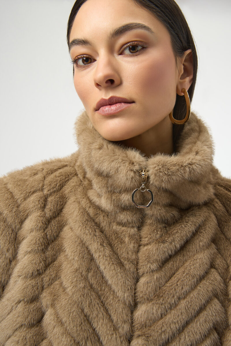 Joseph Ribkoff fluffy gilet 254906 taupe - Afbeelding 4