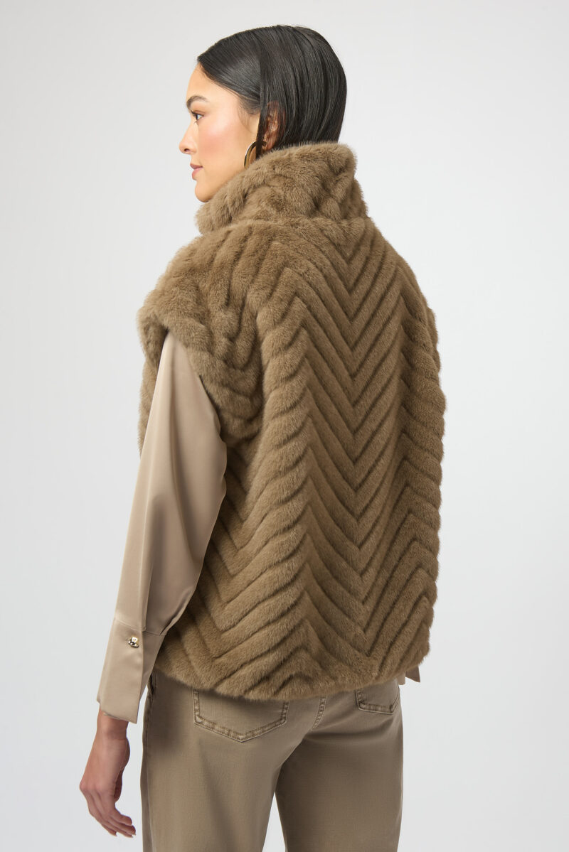 Joseph Ribkoff fluffy gilet 254906 taupe - Afbeelding 2