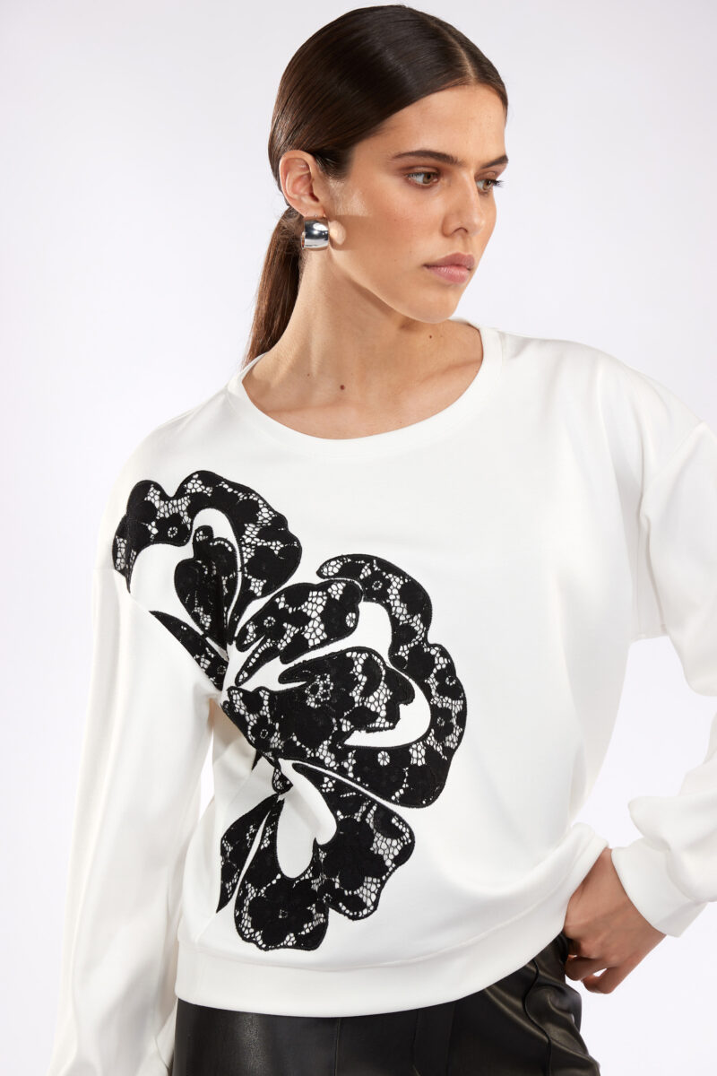 Atmos sweater ecru lace flower
