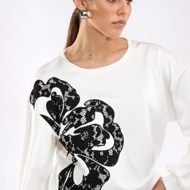 Atmos sweater ecru lace flower