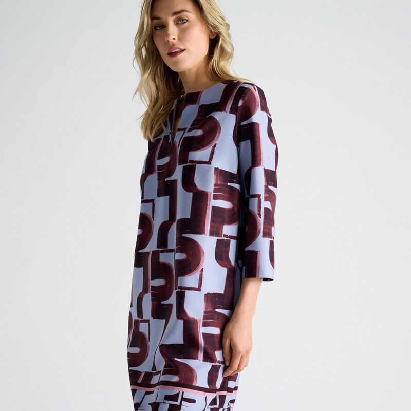 Marie Mero kleed lichtblauw met bordeaux print