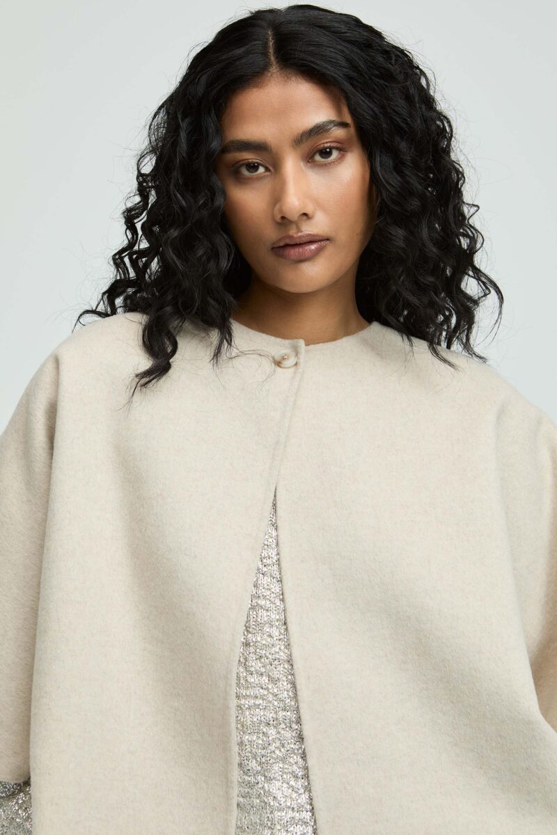 Xandres cape in double-face stof beige - Afbeelding 2