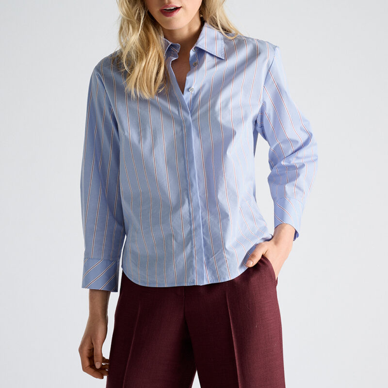 Marie Mero bloes katoen licht blauw met fijne bordeaux streep