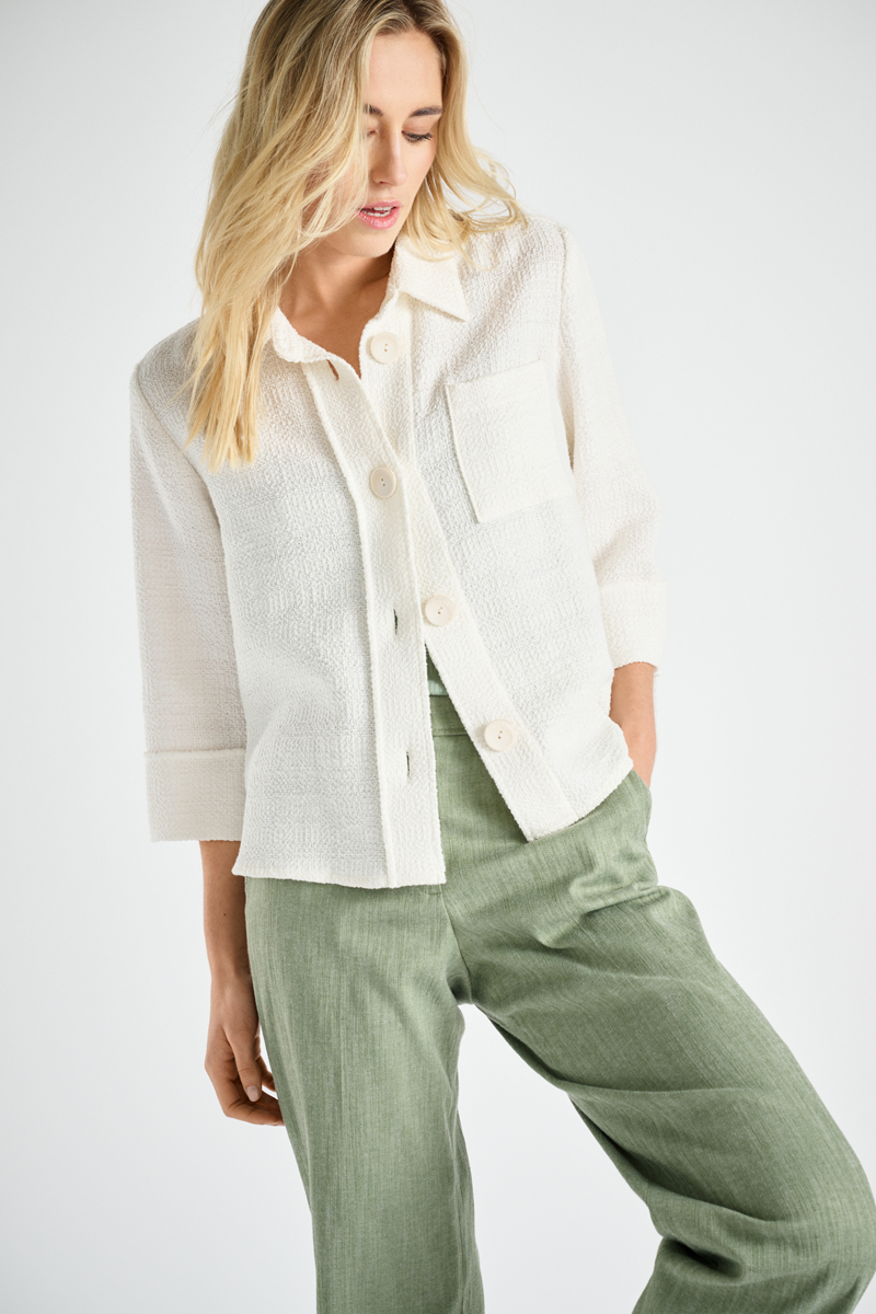 Marie mero cremekleurige bloesjas met kraag en knopen bj03