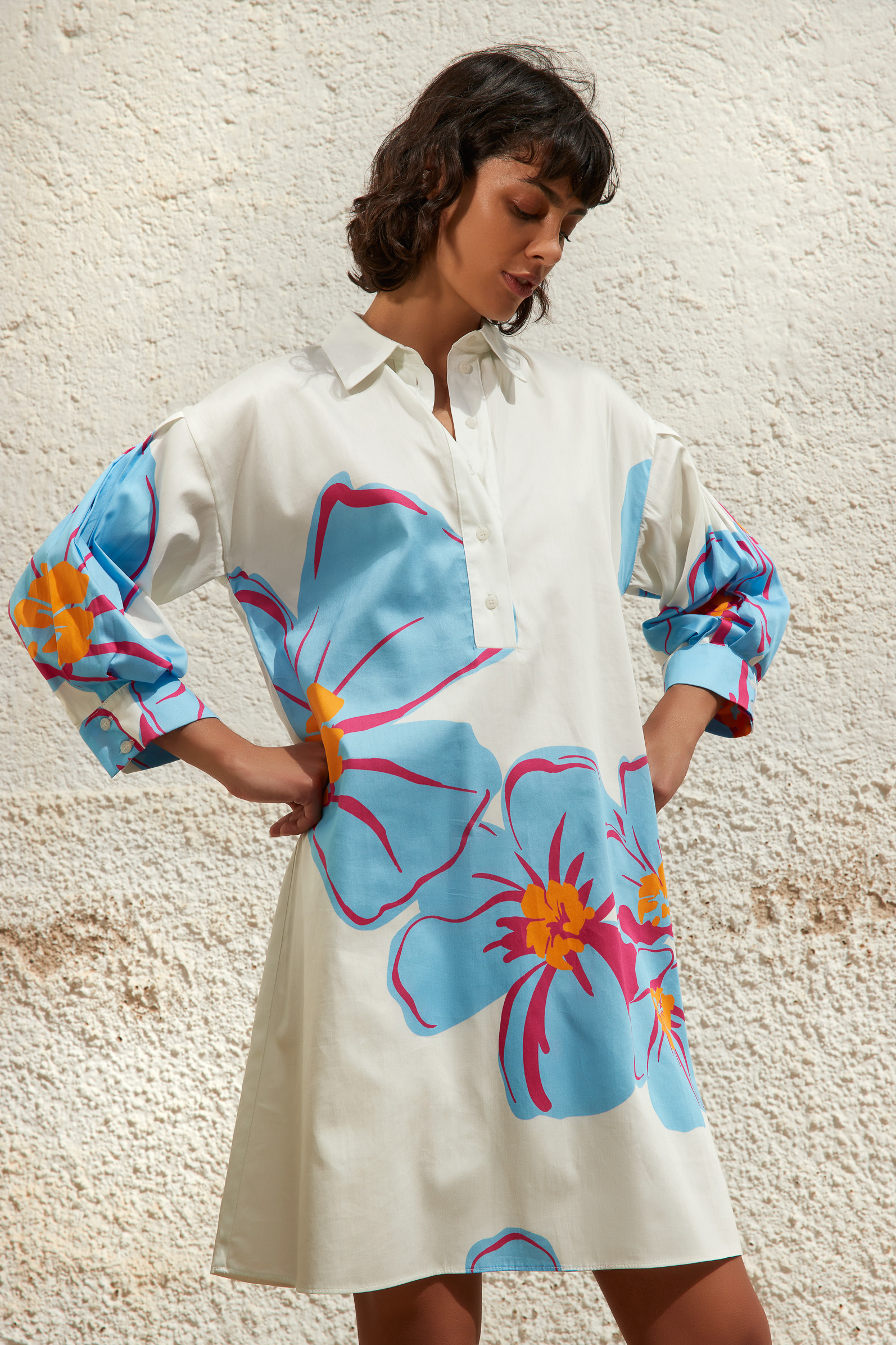 Atmos kleed wit met lichtblauwe bloem