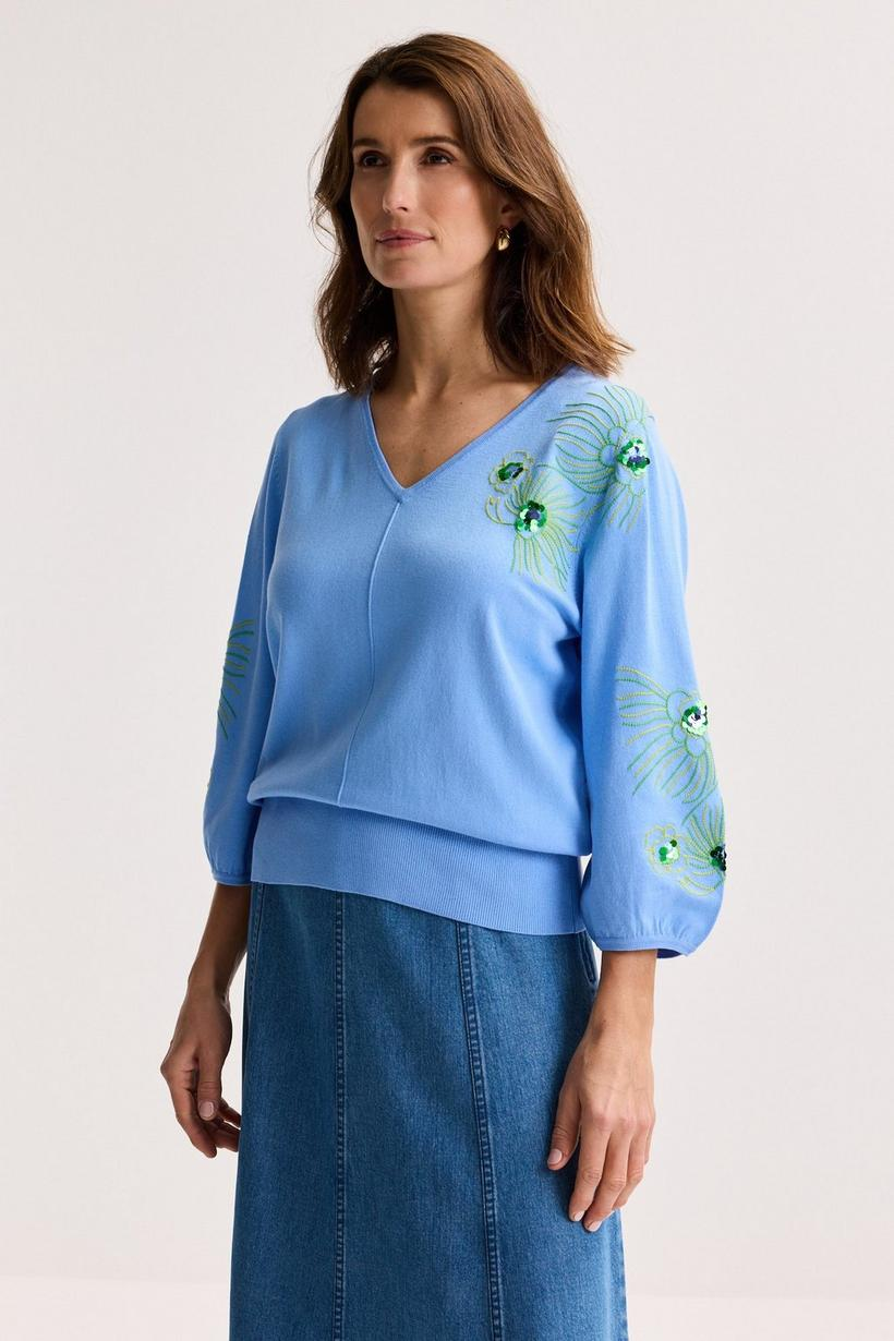 Mayerline pull v-hals lichtblauw, detail mouw