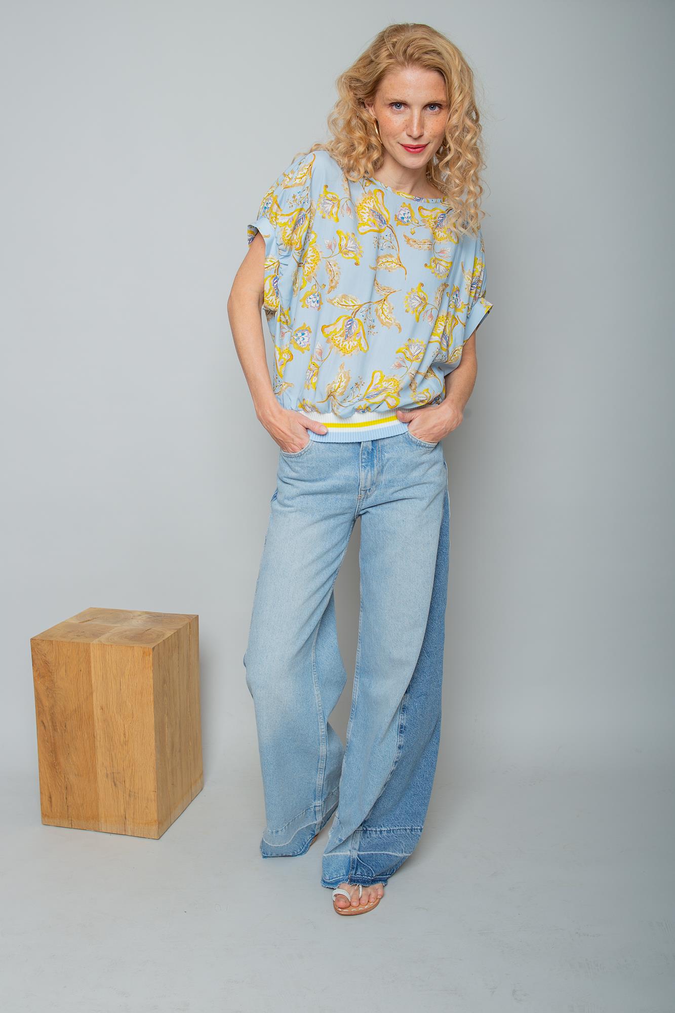 Emily bloes gold flowers