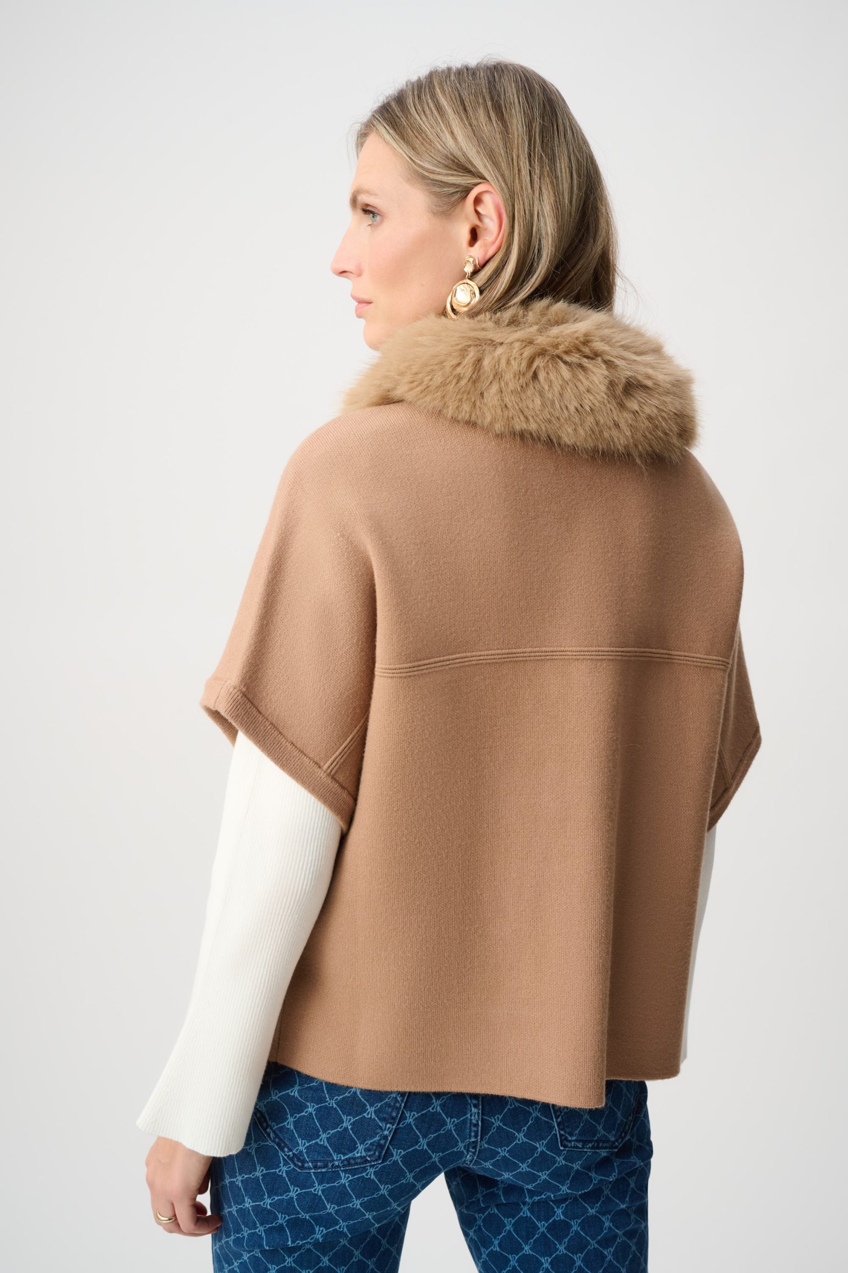 Joseph Ribkoff cape met afneembare pels